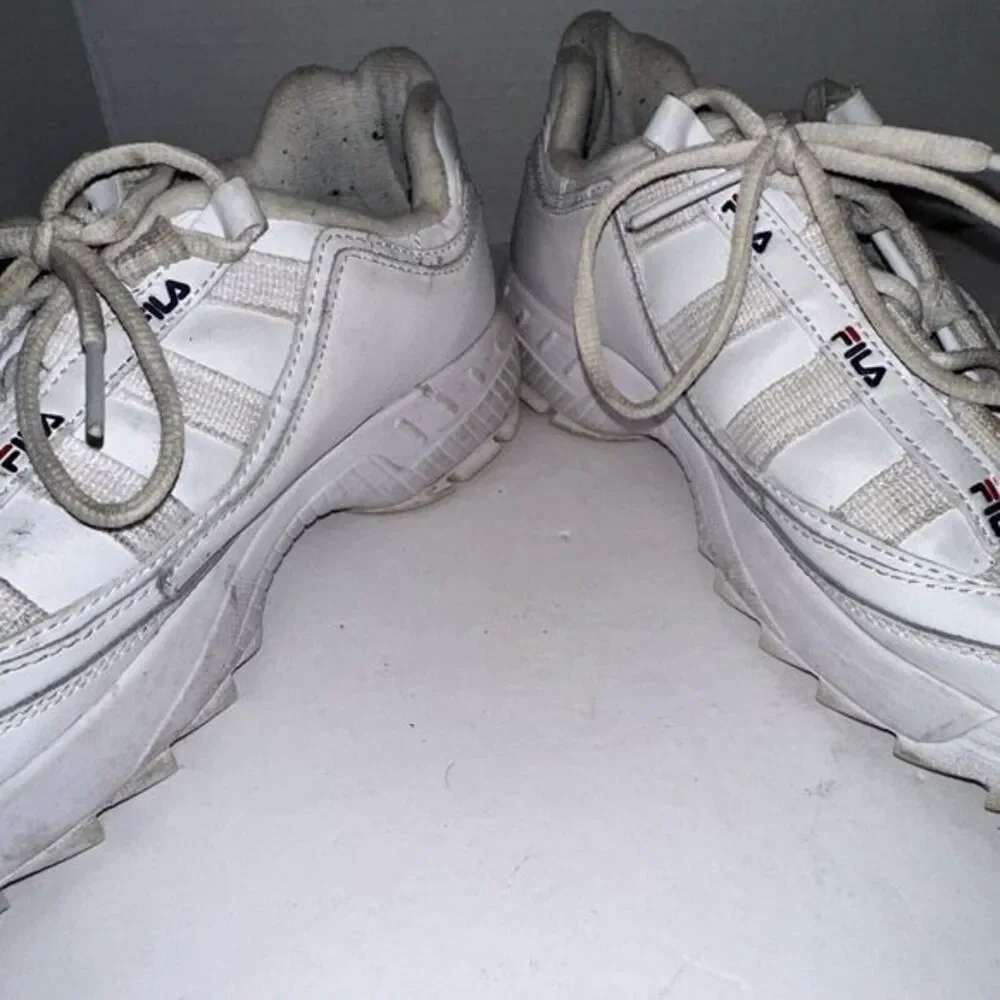 Fila Women's Disruptor II Premium‎ White Leather Athletics Size 9.5